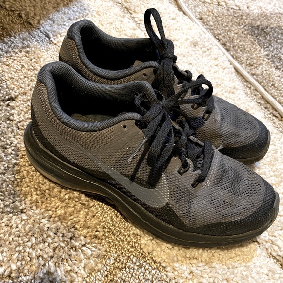 Boys NIKE AIR MAX sneakers Size 4Y - Picture 3 of 3